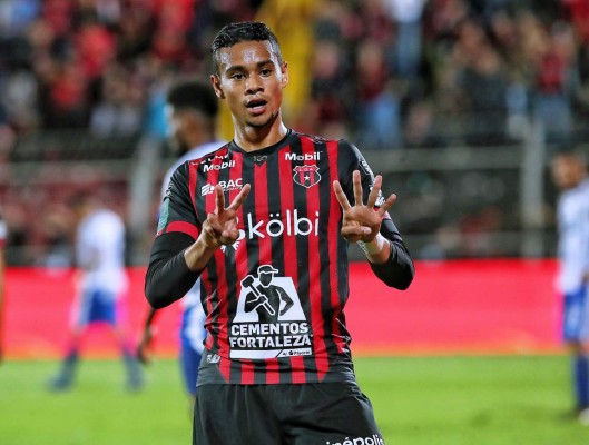 Fichajes Centroamérica: Tres guatemaltecos a Europa, el futuro de Bryan Ruiz y Saprissa suma más bajas