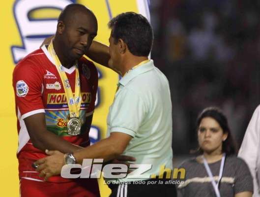 La tristeza de Real Sociedad tras perder su cuarta final