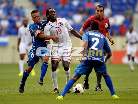 El Salvador y Trinidad y Tobago empatan en su debut