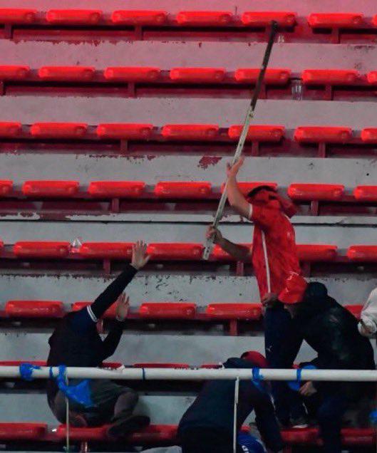 Terror en Argentina: graves heridos tras violentos ataques en el Independiente-U de Chile; aficionado saltó al vacío