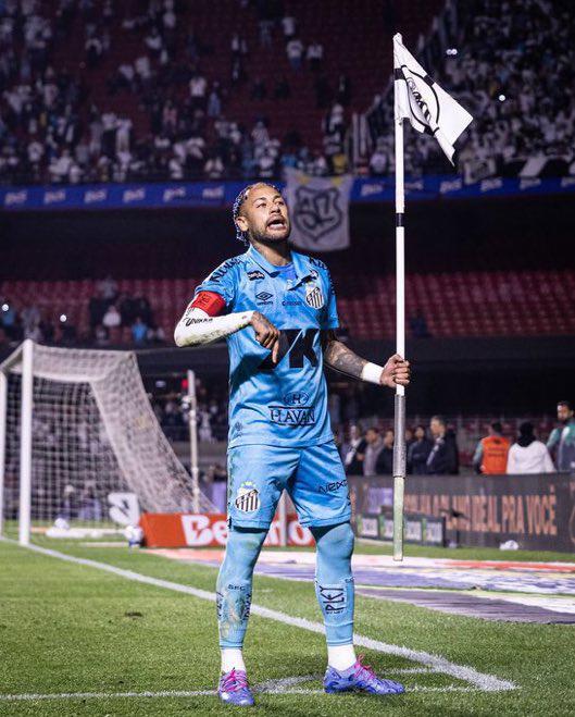 Neymar se destapa con tremendo doblete en la victoria del Santos y sonríe nuevamente en la liga brasileña