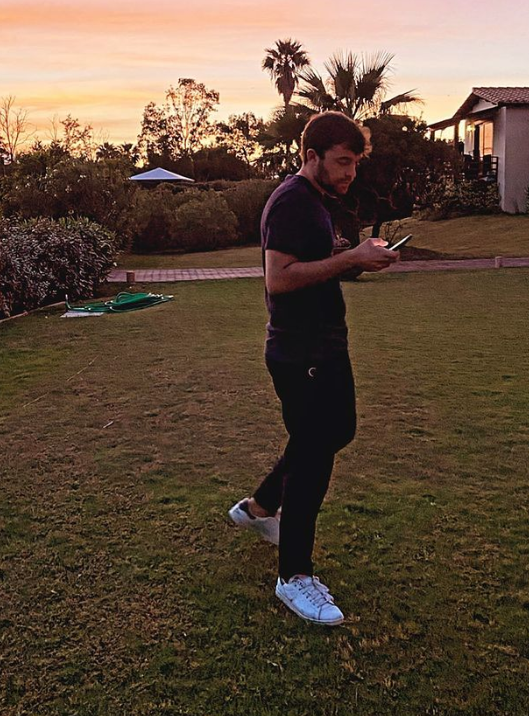 Su primer ‘bombazo’ y la noticia que lo cambió todo: la agitada vida de Fabrizio Romano, el periodista que le pega a los fichajes