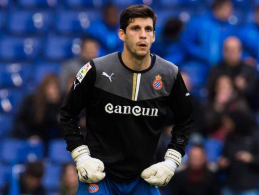 ¡Se pusieron los guantes! Jugadores de campo que tuvieron que defender el marco de su equipo
