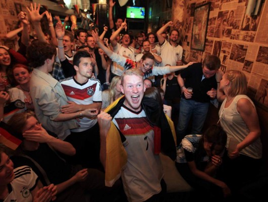 Alemanes celebran campeonato mundial