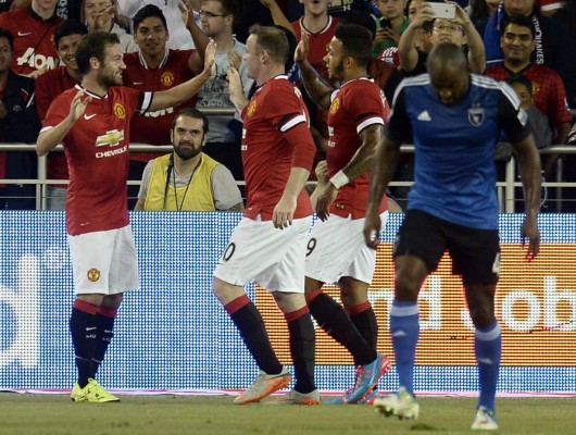 Manchester United venció fácilmente al San José con 'Muma' de titular