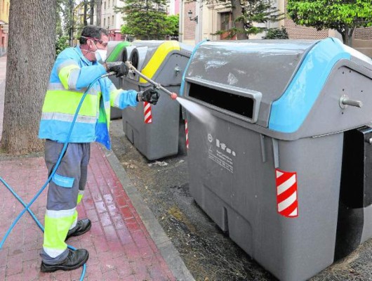 Coronavirus: La advertencia de la OMS sobre rociar desinfectante en las calles