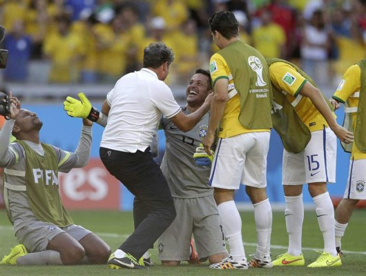 Brasil eliminó a Chile en los penales y pasó a cuartos.