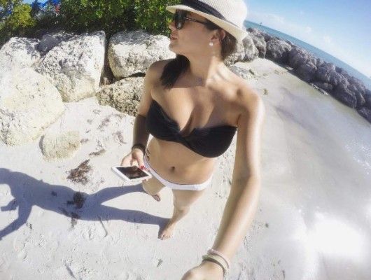 La periodista hondureña Carmen Boquín calienta el verano