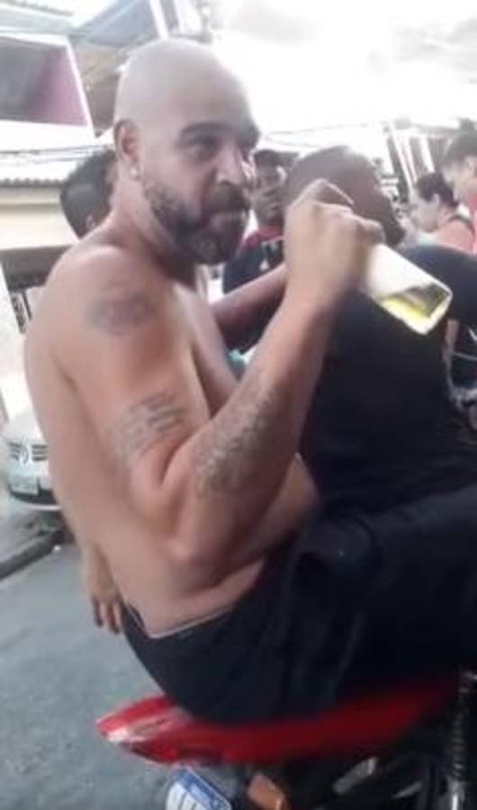 Desgarradora carta de Adriano y revela por qué sigue viviendo en las favelas: “Bebo cada dos días y los otros días, también”