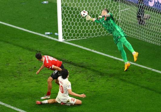 La atajada de la Eurocopa: Así fue la tremenda sacada de Mert Günok en la última jugada del Turquía-Austria