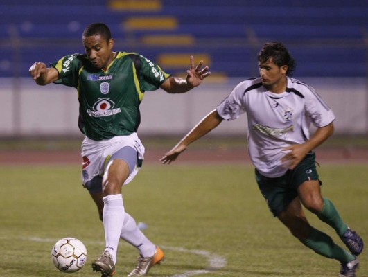 ¿Qué pasó con Yustin Arboleda? Rolin Peña brinda su 11 histórico del Marathón