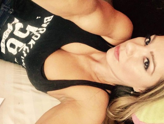 ¿Estrella de cine para adultos es novia de futbolista?