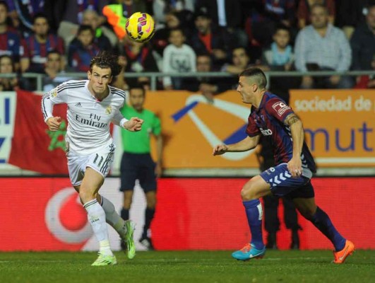 Real Madrid vence y aplasta 4-0 al Eibar en la 12ª jornada de la Liga española
