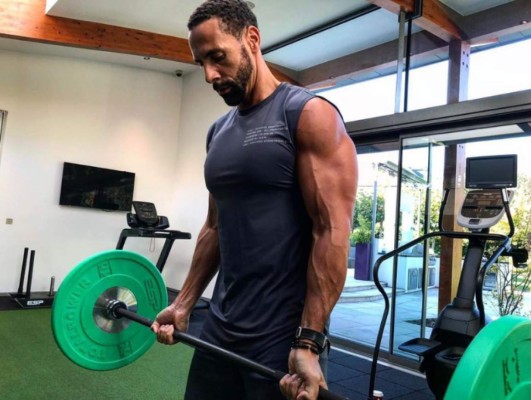 Uno terminó siendo luchador de WWE: Los futbolistas retirados que mantienen una brutal forma física