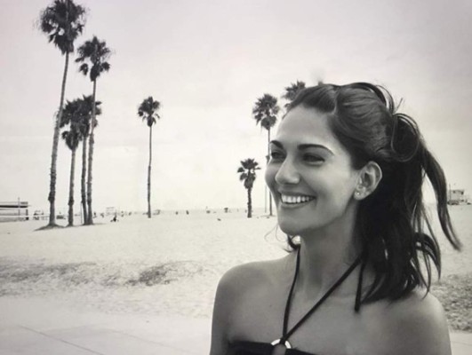 ¡Hermosa! Lorena Bernal, la guapa esposa del candidato a asumir el banquillo del Arsenal