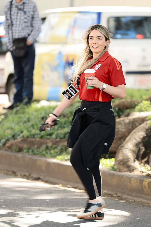 Costa Rica vs Honduras: los catrachos invaden San José, así llegó el pollo tico y la hermosa chica distraída en la previa