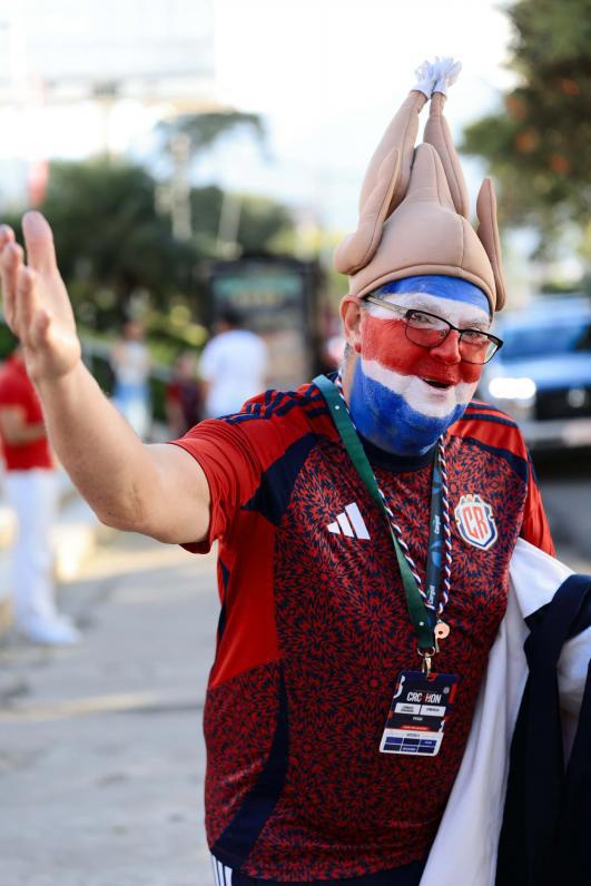 Costa Rica vs Honduras: los catrachos invaden San José, así llegó el pollo tico y la hermosa chica distraída en la previa