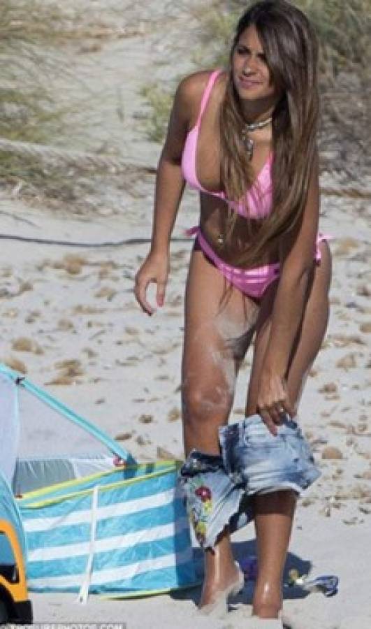 La esposa de Messi, Antonella Roccuzzo sigue deslumbrando en Ibiza