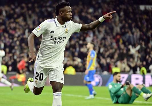 Vinicius volvió a marcar en el Bernabéu y bailó para su afición.