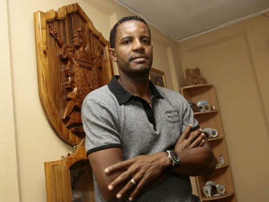 Luciano Emilio: 'No tendría ningún problema en dirigir a Real España'