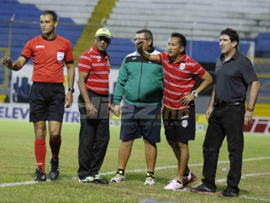EN FOTOS: La chilena de Mario, la inexplicable expulsión de Pineda y el golazo de Jhow