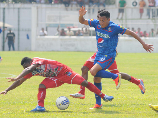 Rambo de León destaca en su debut con el Municipal