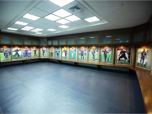 Contraste: Los camerinos de local y de visita en los estadios de Honduras