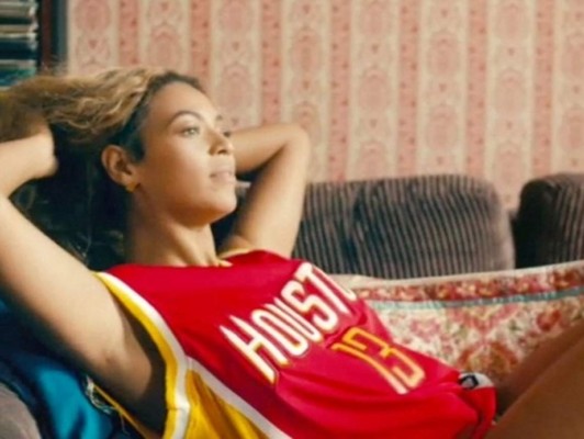 Beyonce, la encantadora fanática de la NBA