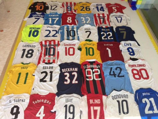 Messi, Ronaldinho y Maynor Figueroa: Los futbolistas que tienen su propio museo de camisas