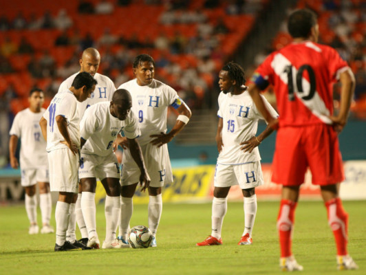 Honduras 1 vr Perú 2, en Miami el 18 de Noviembre 2009.