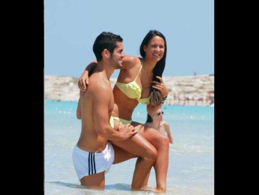 ¿Y este clásico quién lo gana? Las parejas de los jugadores del Barcelona y Real Madrid