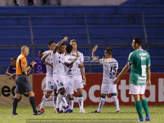 NO SE VIO EN TV: Tristeza, frustración y rabia en Marathón tras la goleada