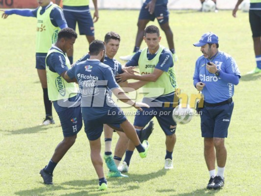 Honduras cerró su preparación con bromas, Costly de portero y un jugador pelón