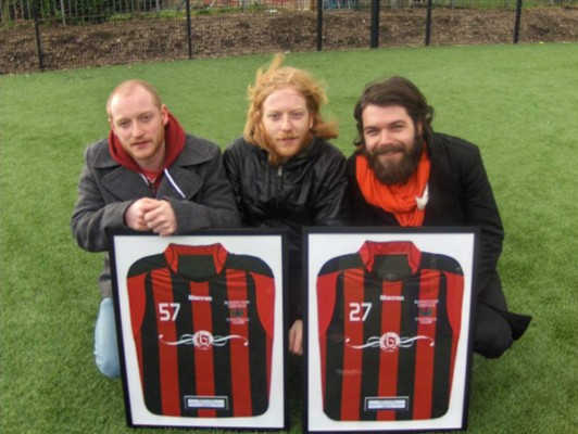 Las bandas musicales de rock que han patrocinado equipos de fútbol