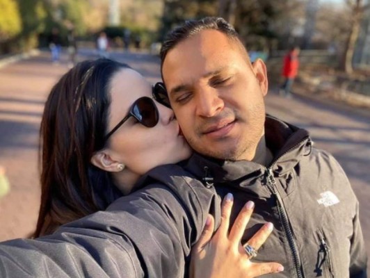 Presentadoras hondureñas hacen suspirar en el 'Día de los Enamorados' y exhiben a sus parejas