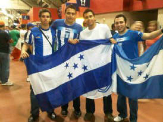 La afición hondureña se pone la H