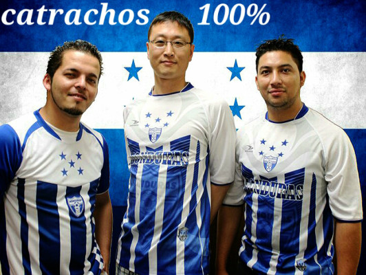 Hondureños por el mundo vibrando por la Bicolor