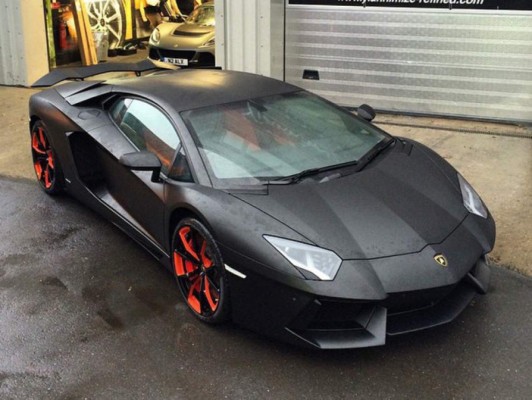 El espectacular Lamborghini que el Kun Agüero tiene abandonado: 'Está con telarañas”