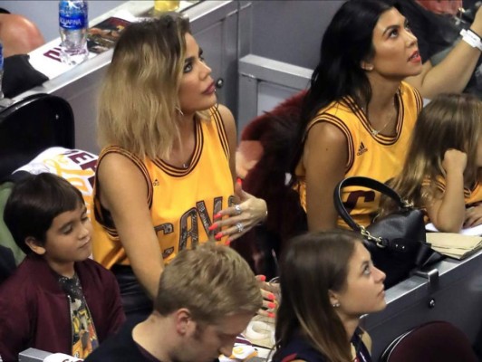 Las Kardashians, las sexis aficionadas que le van a Cavaliers en final de NBA