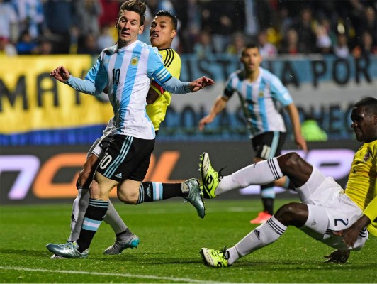 Argentina sufre en penales pero se mete a semifinales de Copa América
