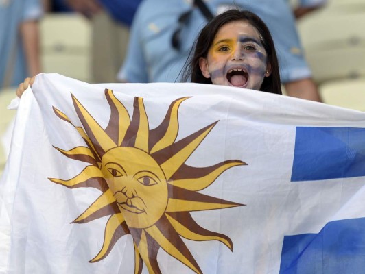 El color de aficionados de Costa Rica y Uruguay