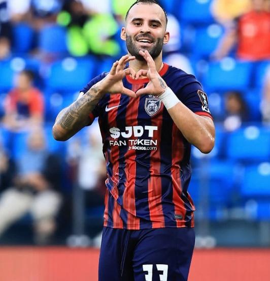 El “sucesor” de Cristiano se fue a un país muy lejano: la nueva vida de Jesé Rodríguez con su bella esposa