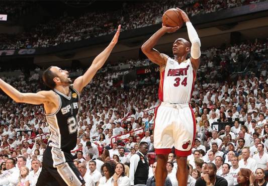 Ray Allen convirtió 2,973 triples en más de mil partidos. Era el máximo triplista antes de Curry.