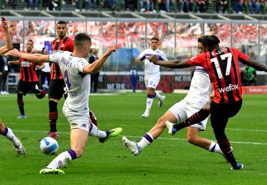 ¡Saborean el título! AC Milan no falla ante Fiorentina y así marcha la tabla de posiciones en la Serie A: ¿y el Inter?