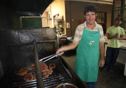Hector Vargas entrenador del platense