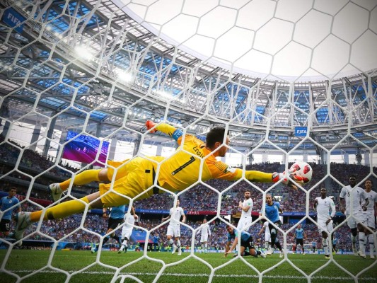 NO SE VIO EN TV: Luis Suárez intimidó a Mbappé y la triste imagen de Tabárez