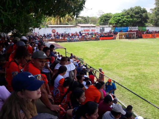 Colapsa gradería previo a juego de semifinal en Segunda División de El Salvador
