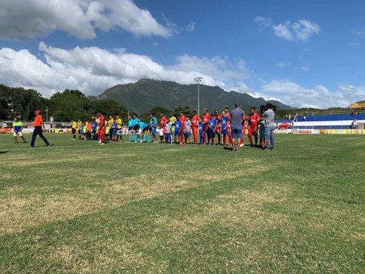 Rambo en el Excélsior, el look de Memo y la compañía de Yustin Arboleda en el Morazán