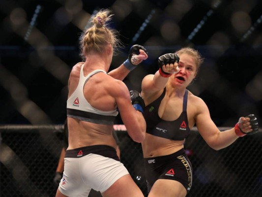EN FOTOS: Así fue la humillante paliza que le dio Holly Holm a Ronda Rousey