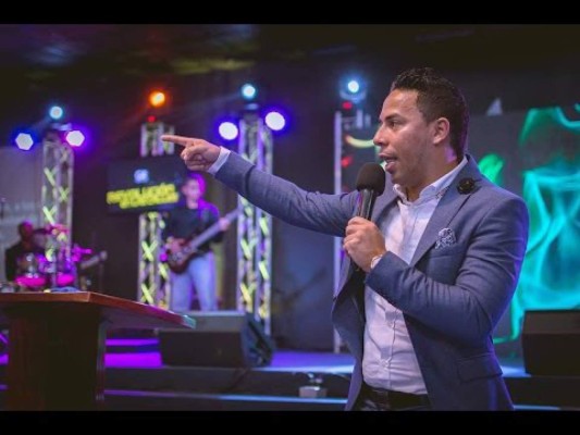 Pastores y sacerdote: Los futbolistas hondureños que entregaron su vida a Dios